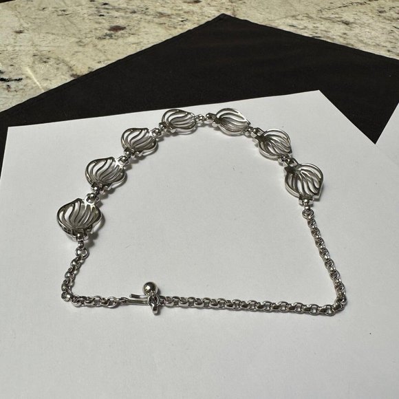 Women’s Silver Tone Metal Choker Style Costume Necklace - Picture 10 of 10